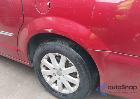 2015 Chrysler Town & Country Touring z USA, uszkodzony, nr VIN 2C4RC1BG9FR534384